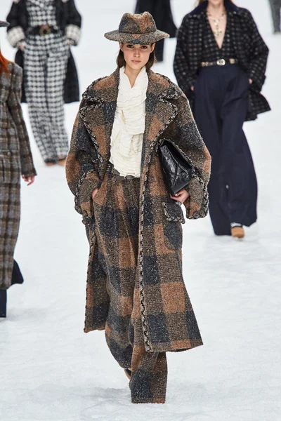 Look 4